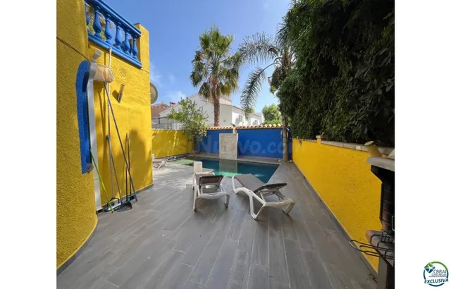 Exclusivo Chalet con Licencia Turística en Empuriabrava - foto 2