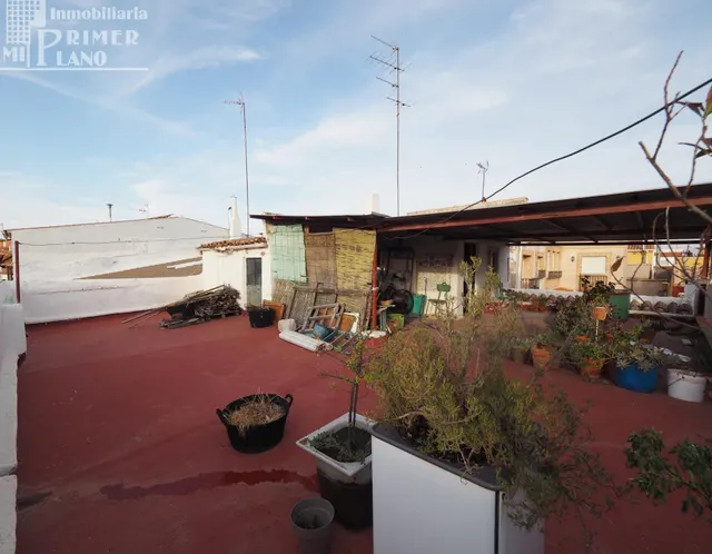 Amplia Casa en Esquina con Terraza y Excelente Ubicación en  - foto 3