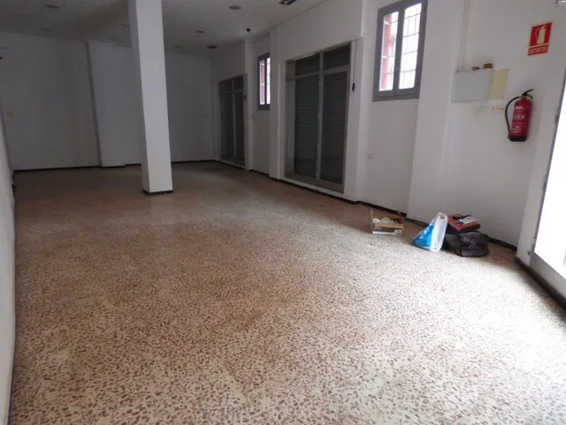 LOCAL ESQUINA de 170m2 — 6