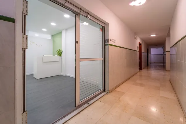 Local comercial 47m² en venta - La Aurora - Avda Andalucia — 21