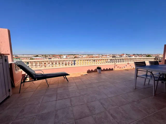 ÁTICO CON GARAJE, ASCENSOR Y DOS TERRAZAS: ESPACIO, LUZ Y CA - foto 2