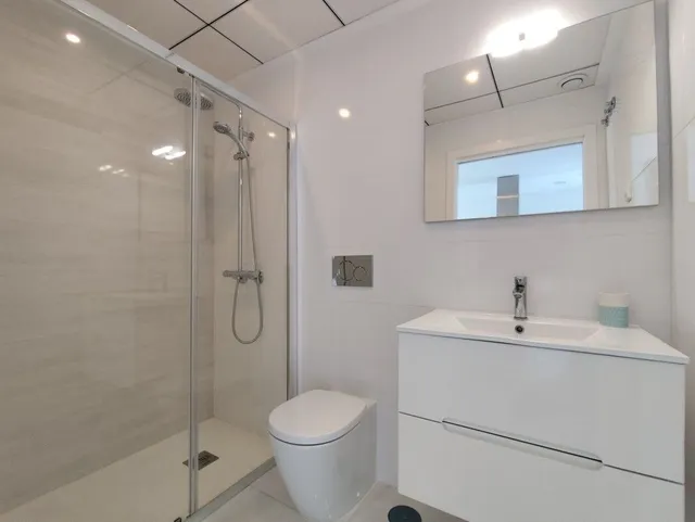 Casa adosada en venta en Bigastro con 3 dormitorios, 3 baños, solárium privado de 39 m2 y piscina comunitaria — 12