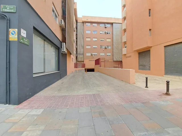 Plaza de gran tamaño — 2