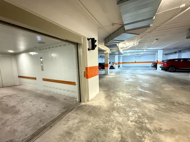 OPORTUNIDAD DE INVERSIÓN – 3 PLAZAS DE GARAJE EN EL CENTRO DE TORREVIEJA, A 500 M DEL PUERTO!!!! — 3