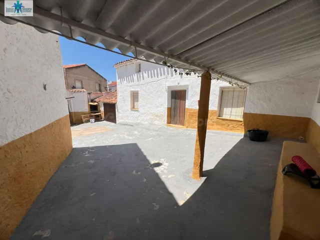 SE VENDE TERRENO CON DOS CASAS - ALCADOZO - foto 5