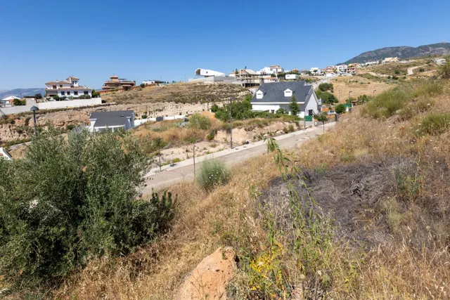 Venta de solar urbano en La Zubia (Zona Altos de La Zubia) — 18