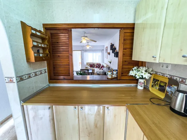 Encantador adosado de 2 plantas en Nueva Torrevieja — 2 dormitorios, 2 baños, gran patio y piscina comunitaria — 13