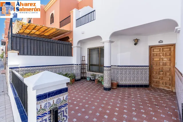 CASA ADOSADA EN MOTRIL — 42