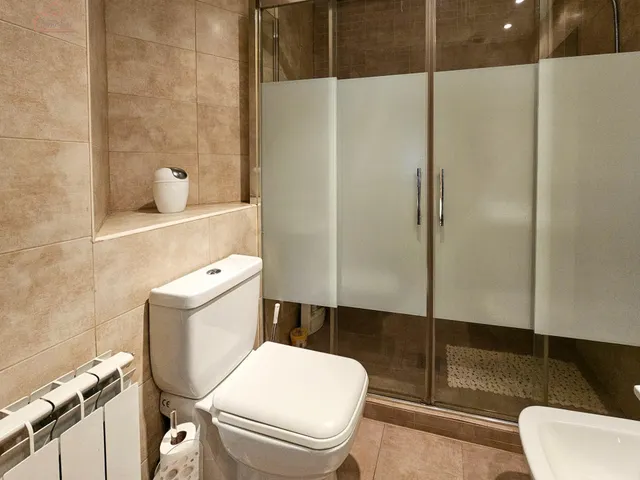 Inmueble en venta con terraza, plaza de garaje y trastero junto al Metro Urgel! — 27