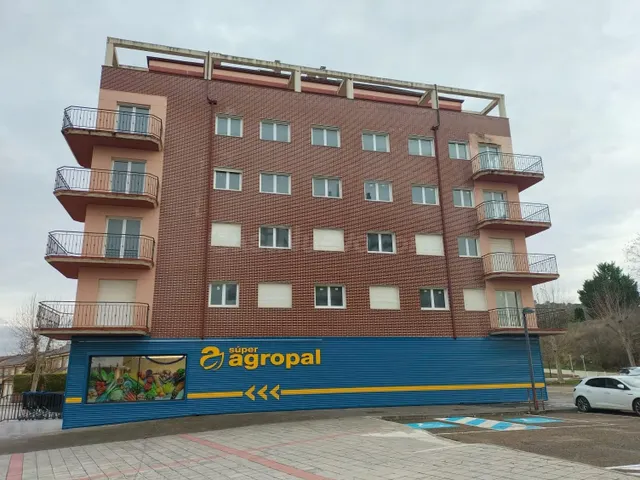 MONCASA VENDE EDIFICIO COMERCIAL EN VILLAMURIEL DE CERRATO