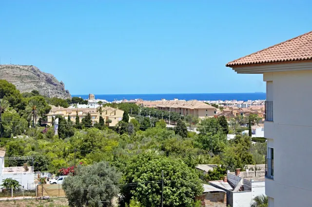 Espacioso apartamento de 3 dormitorios con vistas al mar en Jávea — 24