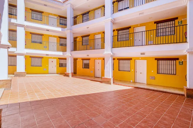 PISO CON PATIO Y COCHERA EN LA ZUBIA — 27