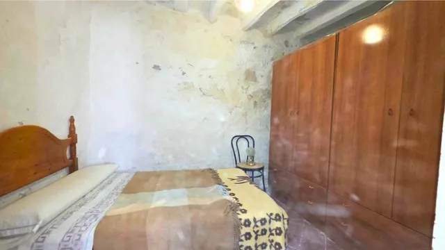¿Buscas espacio sin límites? 400 m2 de puro potencial en el corazón de Uleila. — 25