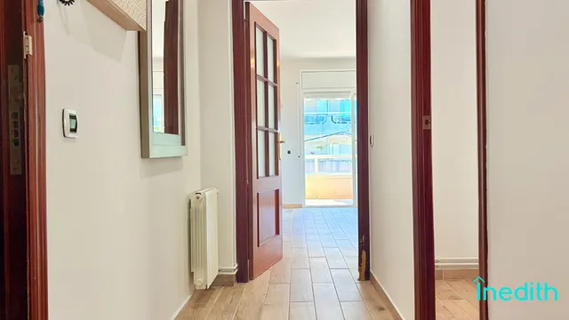 A 50 metros de la playa, Piso impecable con terraza, vistas , parking, trastero y piscina — 12