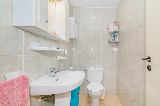 Chalet adosado en Salobreña playa, urb. privada con piscina y jardines. — 36