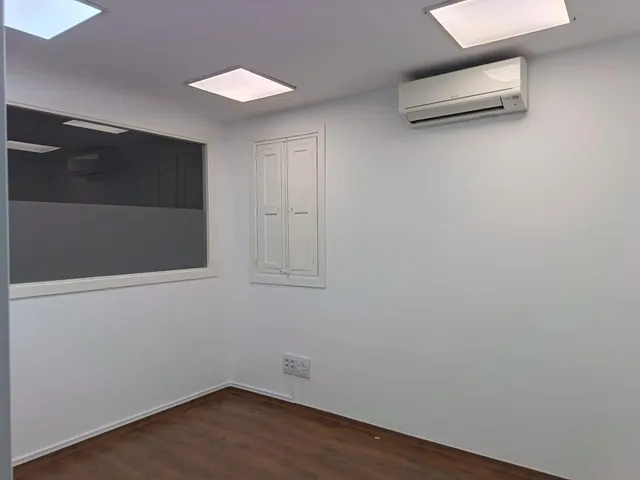 Amplia oficina de 185 m2 con 8 despachos en pleno centro de Palma — 12