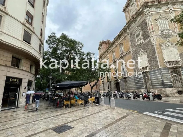 Local comercial en alquiler en el centro en Valencia (Valencia) — 4