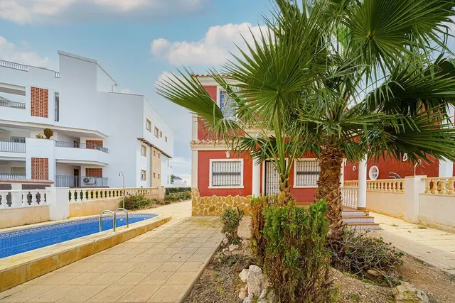 CHALET INDEPENDIENTE EN ORIHUELA COSTA — 23