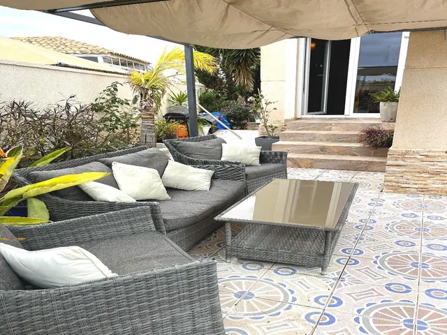Villa independiente totalmente renovada con apartamento independiente y piscina en La Zenia!!! — 8