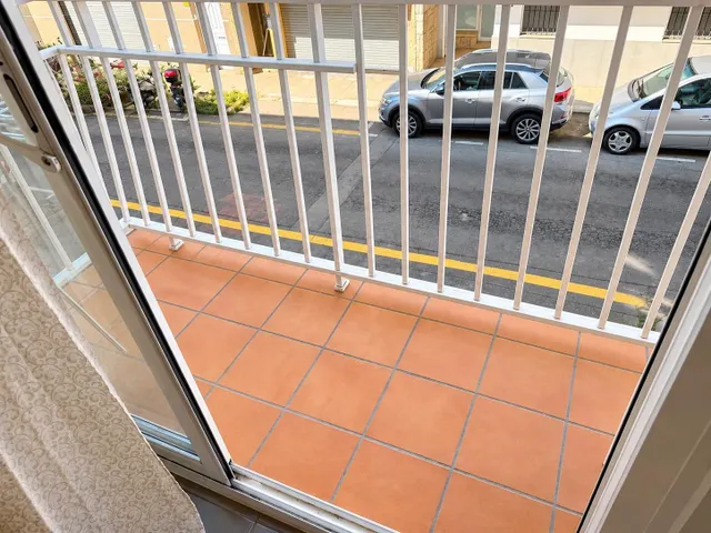 Piso en venta en el centro de Roses con ascensor y aparcamie - foto 4