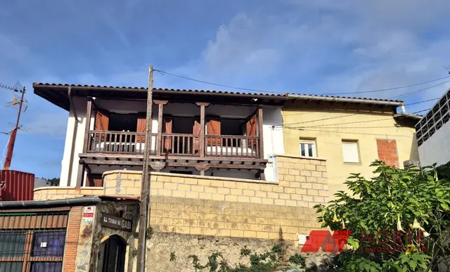 CASA REFORMADA CON JARDÍN Y PORCHE — 21