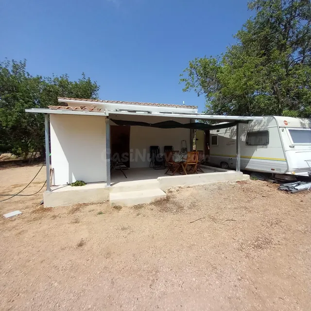 Finca rústica con casa de campo reformada, olivos, algarrobos y caravana, cerca de Tortosa — 7