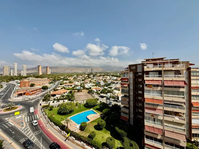 AMPLIA VIVIENDA DE ESQUINA CON DOS TERRAZAS, VISTAS AL MAR Y - foto 5