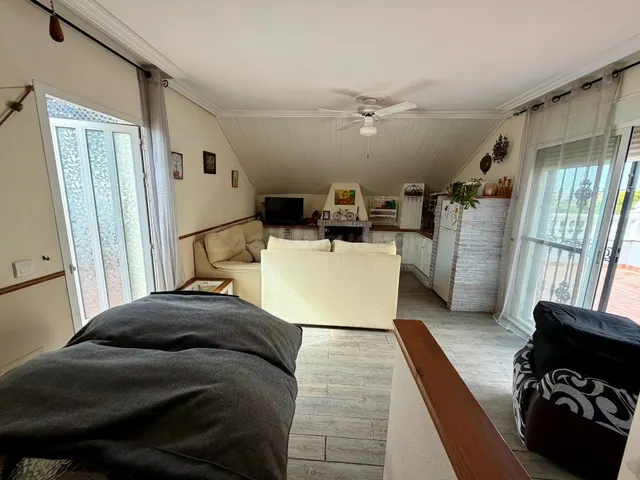 Chalet pareado tipo tríplex de 266 m2 con 4 dormitorios, terrazas, garaje y bodega en Aguadulce Sur — 6