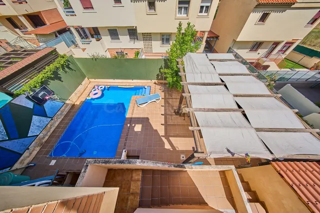 Maravillosa Casa Pareada en Loma Linda con 6 habitaciones y  - foto 4