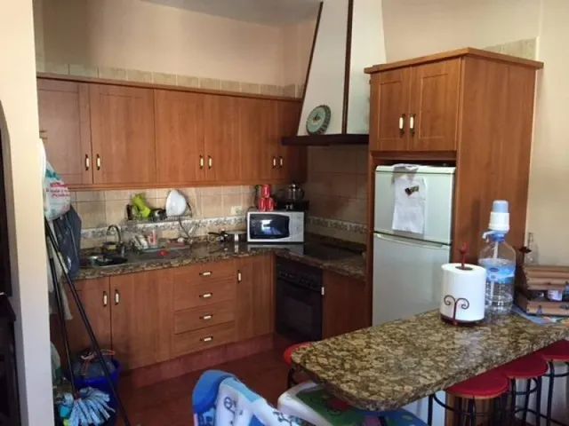 Edificio con 5 apartamentos, 2 locales  comercial y garaje  en Valle san Lorenzo. — 2