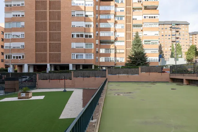 VIVIENDA ALQUILADA CON INQUILINOS SOLVENTES, NO SE PUEDE VISITAR. — 16