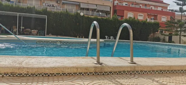 Piso en Torrevieja con dos terrazas y piscina — 19