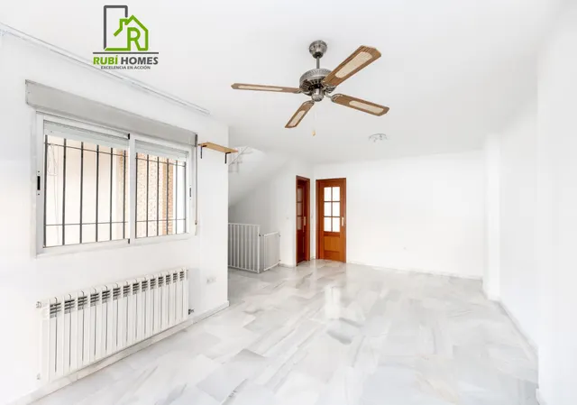 Vive en el corazón de Armilla: 4 dormitorios, patio, terraza y garaje — 6