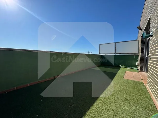 VENTA DE ATICO DUPLEX EN URBANIZACION CON PISCINA - foto 3