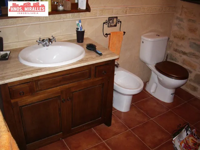 SE  VENDE CASA TIPICA MARAGATA INDEPENDIENTE EN EL CAMINO DE SANTIAGO — 28