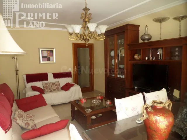 Piso de 4 dormitorios, cocina y baños, 120m2, con plaza de g - foto 3