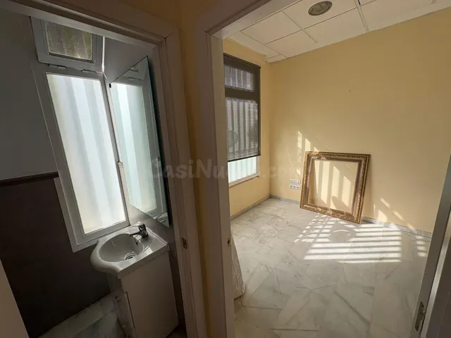 Local comercial 68m² en venta - Luis Montoto - Santa Justa - foto 2