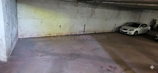 Amplia plaza con capacidad para FURGONETA e incluso PEQUEÑO  - foto 3