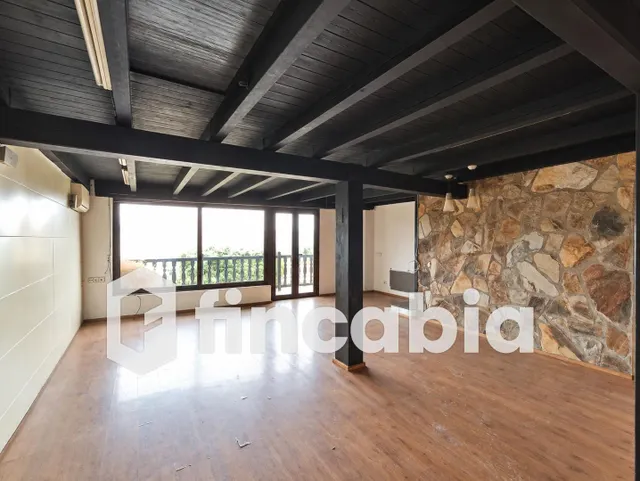 Casa para reformar con patio, balcones y local en Breda — 20