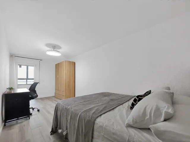 Piso 4 habitaciones 170m² en venta - Juan Carlos I — 24