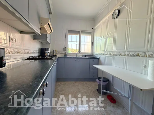 Chalet con piscina, garaje, terraza y barbacoa — 10