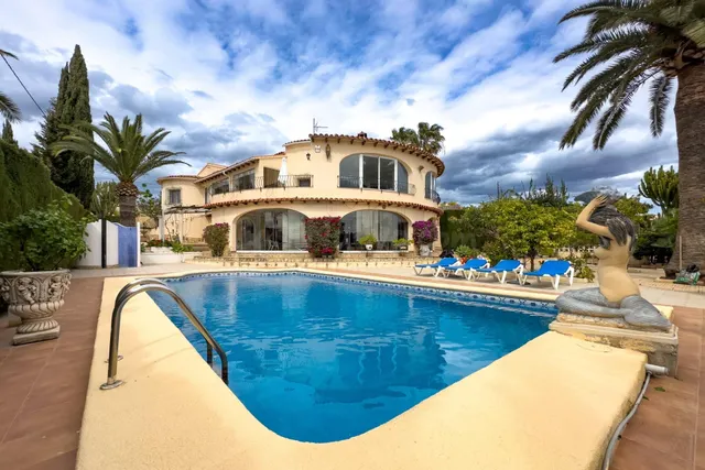 Villa semi reformada en una de las mejores urbanizaciones de