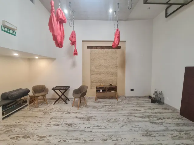 PISO CON LICENCIA TURISTICA Y LOCAL COMERCIAL — 23