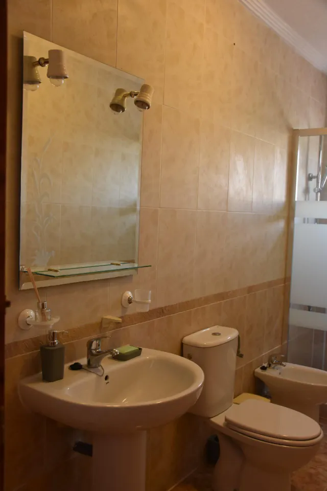 Fantastico adosado con plaza de garaje, trastero y piscina comunitaria — 32