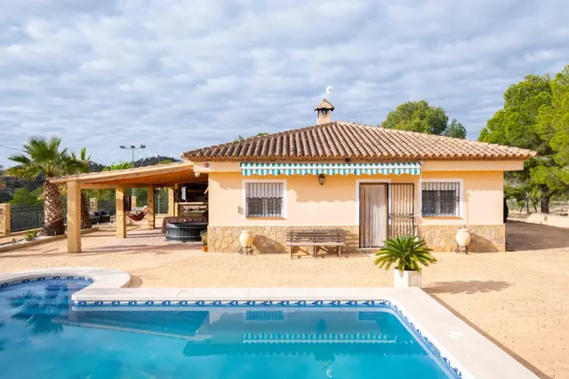Preciosa finca Chalet con 4 dormitorios y 3.000 m2 de parcela vallada en la Robella — 12