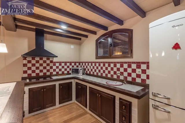 INCREÍBLE CHALET INDEPENDIENTE EN ZONA PRIVILEGIADA — 32