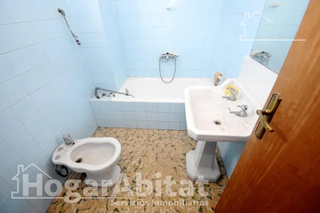 ¡Hazla a tu gusto! Gran casa para reformar con terraza y balcón, cerca del ayuntamiento — 43