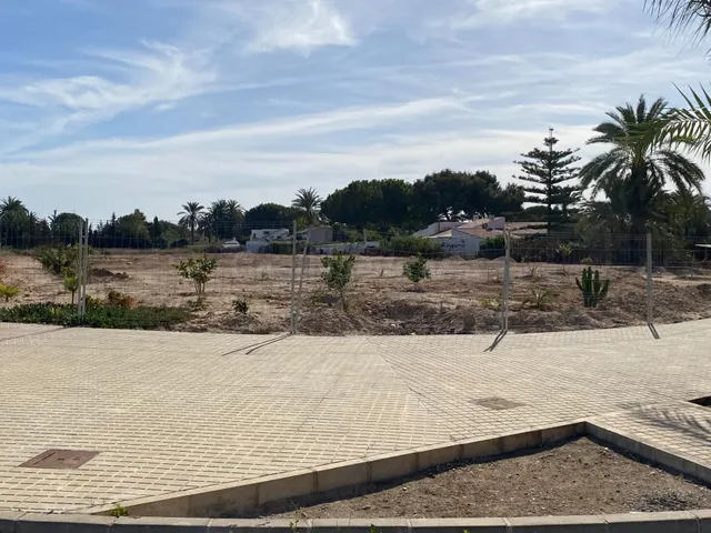 Oportunidad única: Amplia Parcela en Alzabares, Elche. - foto 4
