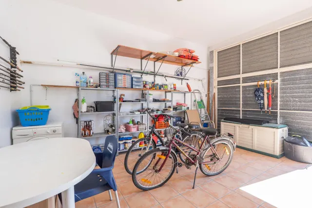 Casa en Riumar con parcela de 600 m2, piscina, garaje, jardín y parking para dos coches — 32