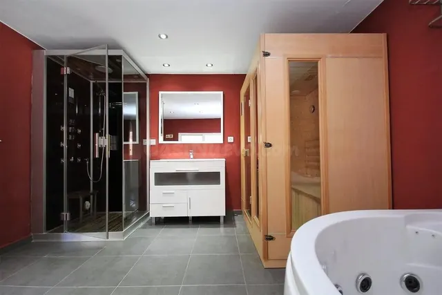 * Villa de 4 dormitorios, piscina y garaje en parcela de 810m2 en Albir * — 15